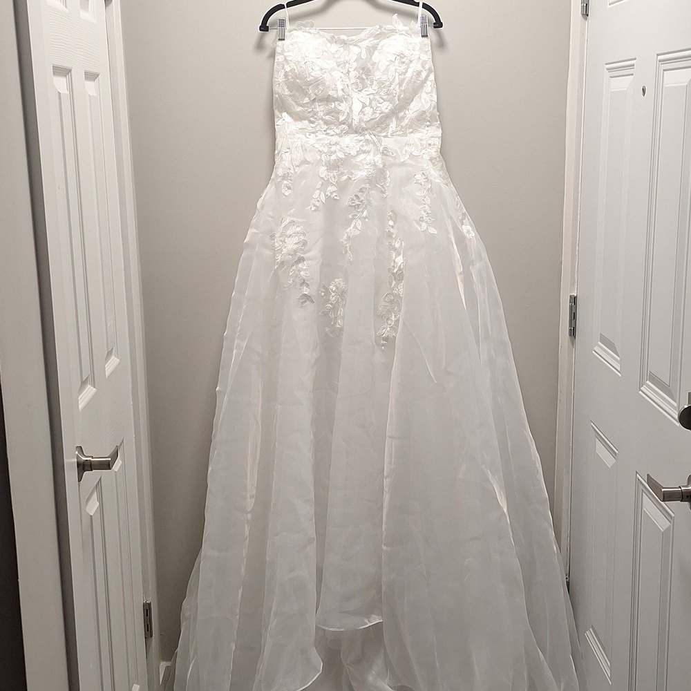 Wedding Dress | Strapless Lace Applique  Ball Gown | Size 14 (Street 12) | White